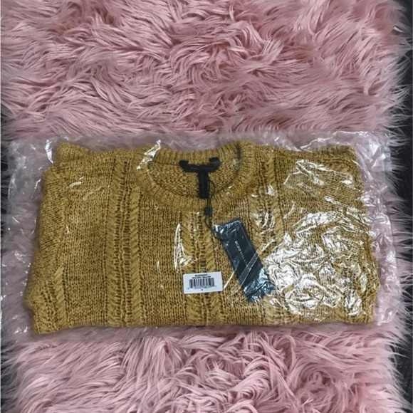 NEW BCBGMAXAZRIA Crochet Golden Sweater Size Small - Picture 10 of 11